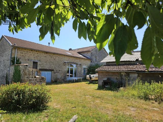 Maison de caractère 10 minutes de Vassivière avec grange attenante