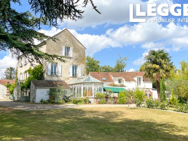Maison de caractère 11 pièces avec gîte indépendant et piscine chauffée à Villiers Adam 95840