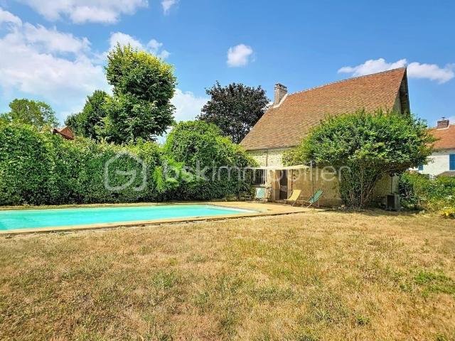 Maison de caractère 210 m² habitables 226 m² au sol avec piscine chauffée, dépendances et jardin arboré