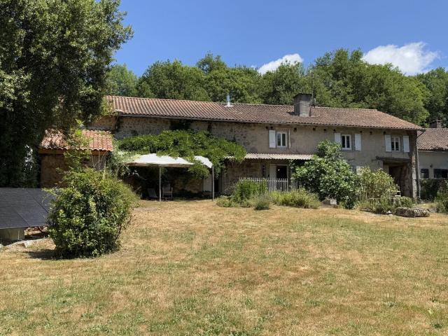 Maison De Caractere 231m² Saint Barthélemy de Bussière