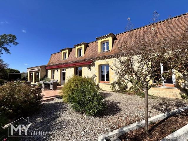 FOUGUEYROLLES: Maison de caractère 370 m² avec piscine et dépendances sur près de 6000 m² de terrain