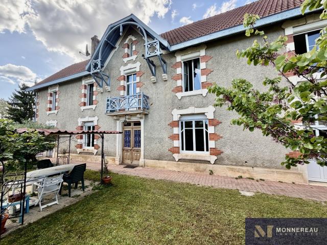Maison De Caractere. 320m² Mosnac