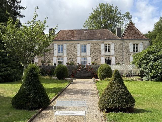 Maison De Caractere 333m² Nontron