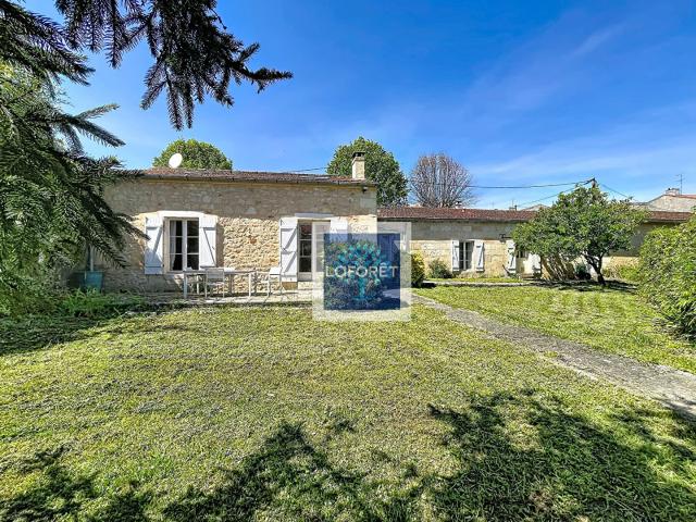 Maison de caractère 4 Chambres, garages, proche école et com. 171m² Plassac