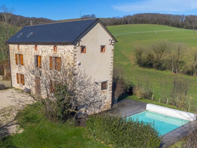 Maison de caractère, 4 chambres, piscine, belle vues, 25 min. 145m² Tanus