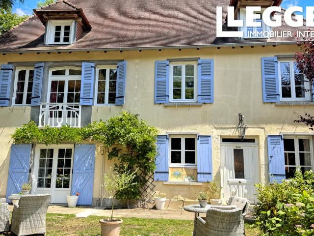 Maison de caractère, 2* 4 logements indépendants, jardin avec accès direct à la rivière, village touristique