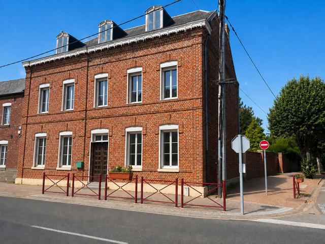 Maison de caractère 5 chambres avec jardin, garage double et fort potentiel