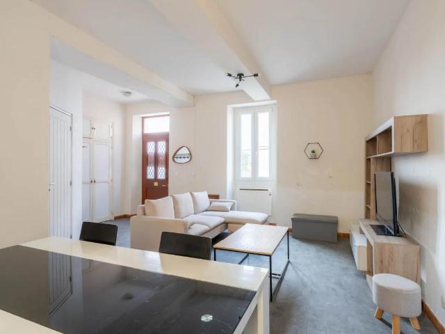 Maison de caractère 5 pièces à Arthès