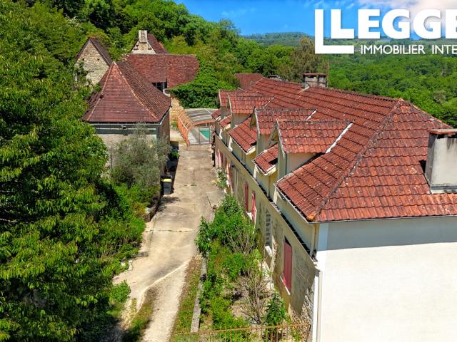 Maison de caractère 7 chambres avec grange dans le cœur du Périgord Noir