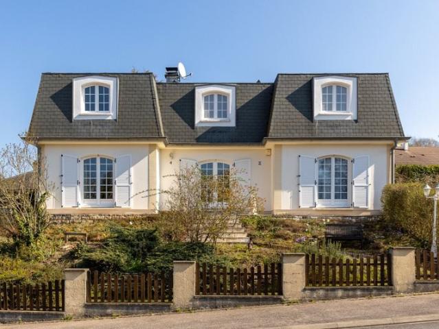 Maison De Caractere 7 Pieces Terrain 9 Ares 44 180m² Schoeneck
