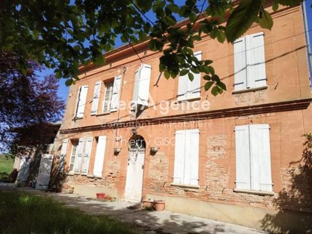 Maison de caractère 9 pièces à rénover plus dépendance sur 6000 m² de terrain