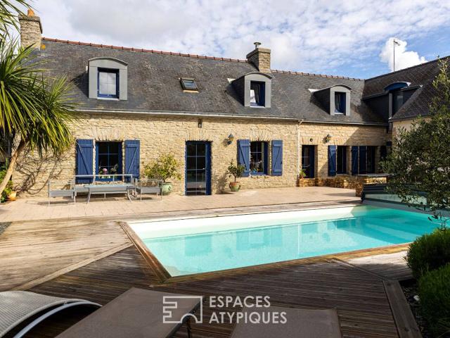 maison de caractère sur jardin paysagé avec piscine chauffée