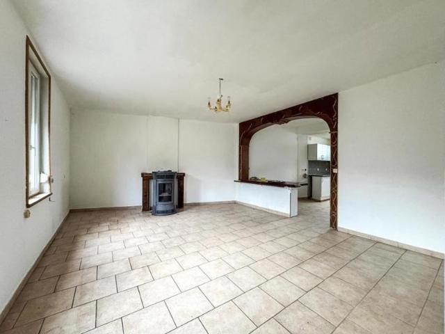 Maison de Caron, 4 ch, jardin, garage de stockage à Solesmes