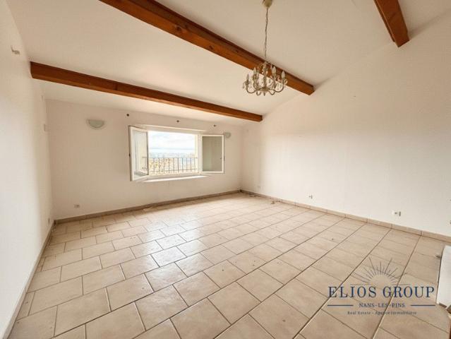Maison de charme mitoyenne – 157 m² – Beaux volumes spéc