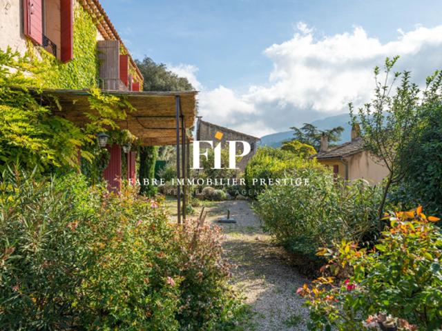 Maison de charme avec piscine, au coeur du village à 12 min du centre ville d' Aix en Provence Nord Est Vauvenargues