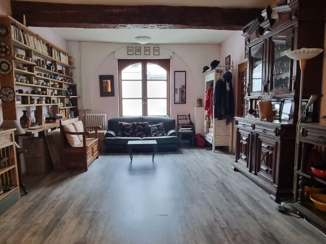 Maison de charme au coeur de ville. Emplacement idéal