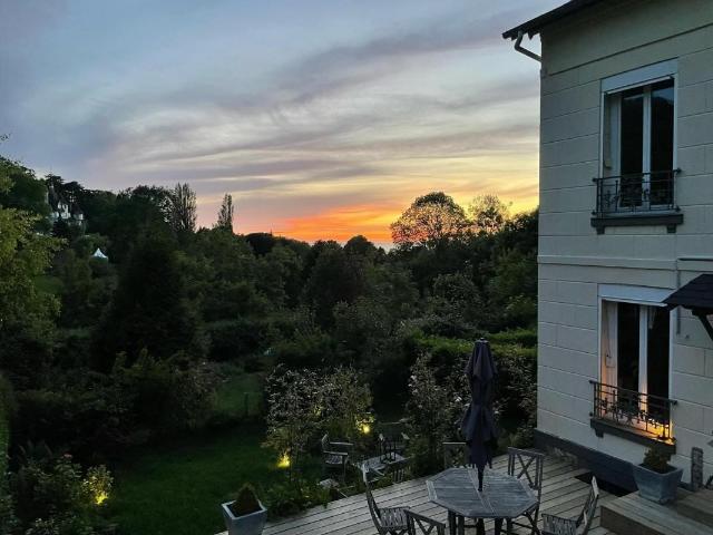 Maison de charme au confort contemporain Belle vue dégagée