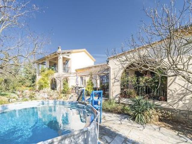 Maison de charme avec deux appartements près des Vans