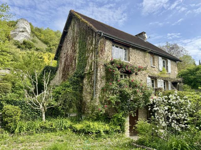 MAISON DE CHARME AVEC DEPENDANCE ET RIVIER