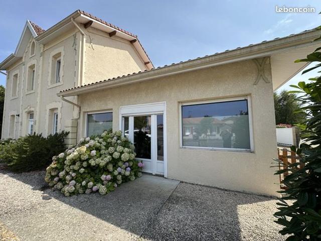Maison de charme avec espace professionnel indépendant