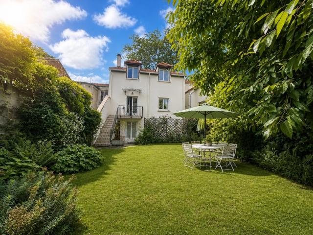 Maison de charme avec jardin et garage