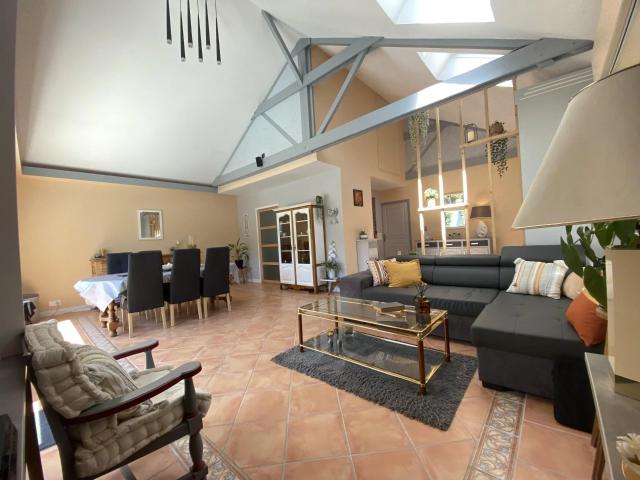 Maison de charme avec locatifs 206 m² de plain pied – St Nolff 1
