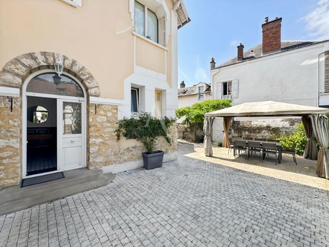 MAISON DE CHARME AVEC SOUS SOL ET JARDIN CLOS