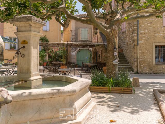Maison de charme avec salle cinéma et terrasse panoramique en Provence