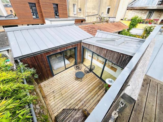 Maison de charme avec patio et roof top dans une avenue privée !
