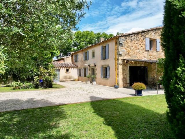 Maison de charme avec piscine et terrain arboré à 6 km d'Uzè. 118m² Uzès