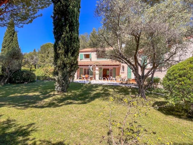 Maison de charme avec piscine, jardin luxuriant et grand gar. 209m² Grabels