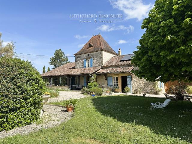 Maison de charme avec piscine, sur 1,8ha 203m² Beaumont du Périgord