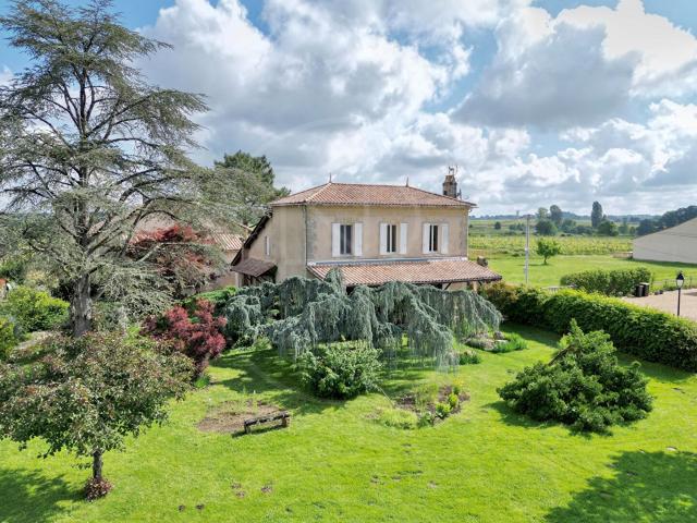 Maison de charme avec vue sur les vignes 190m² Lamothe Montravel