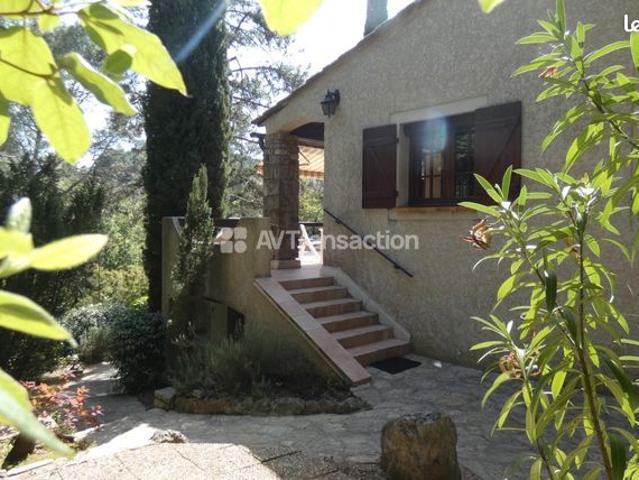 Maison de charme avec vue, terrain clos de 2 214 m²