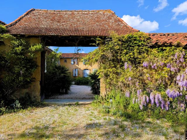 Maison de Charme à Laguian Mazous 430m² Estampes