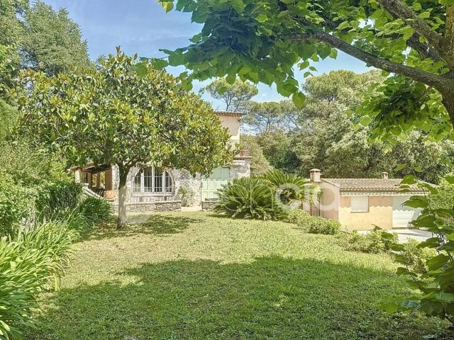 Maison de charme à Mougins avec dépendance