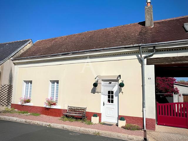 Maison de charme à Noyant Villages avec beau terrain