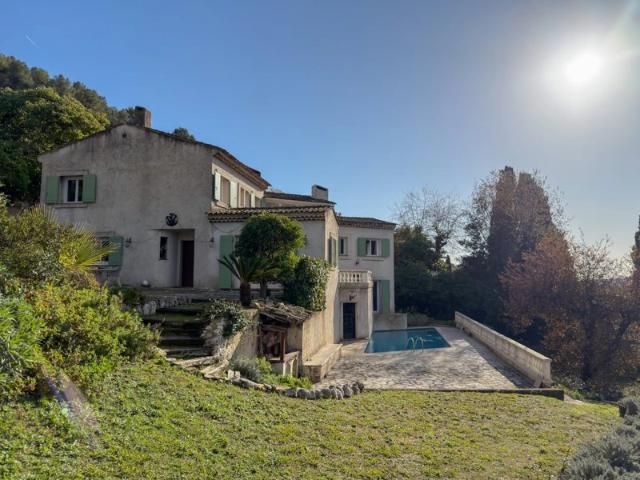 Maison de charme à Saint Paul de Vence avec piscine