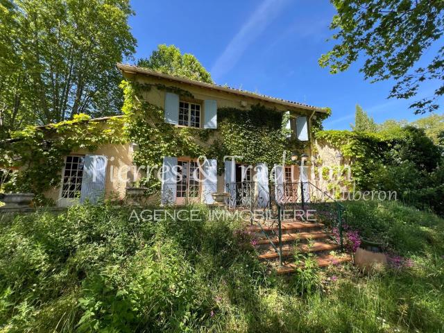 Maison de charme à Reillanne avec 5 chambres au coeur d'un p. 158m² Reillanne