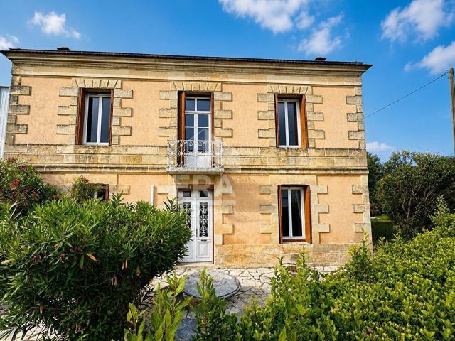 Maison de charme à vendre à Berson 5 pièces, 204 m2, jardin, panneaux solaires