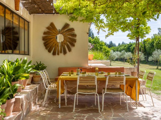 Maison de charme dans la campagne d'Eygalières T5 sur terr