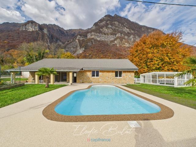 Maison de charme de plain pied avec piscine et dépendances – MONTAILLEUR 73