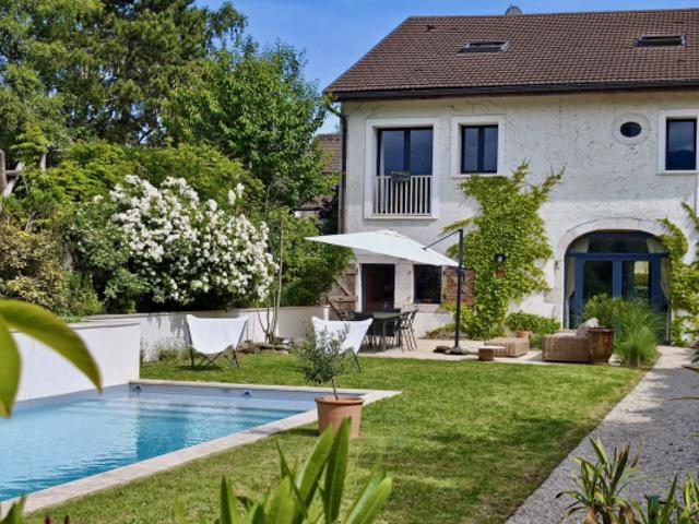 Maison de charme de plus de 300 m2 Piscine chauffée
