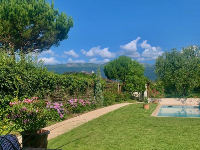 Maison de charme de plus de 300 m2 5 chambres, piscine et