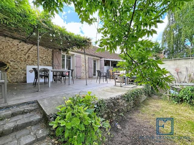 Maison de charme de 148 m² à Méré avec jardin