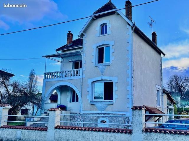Maison de charme de 190m2, jardin clos et dépendance à restaurer offrant la possibilité d’une seconde habitation