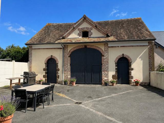 Maison de charme de 94 m2 5 pièces avec suite de plain pied et dépendance de 70 m2