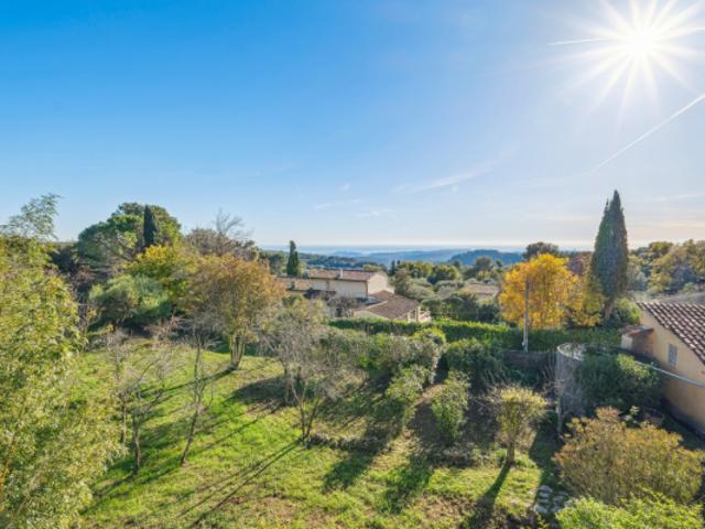 Maison de charme et annexes sur vaste terrain avec vue dégagée j