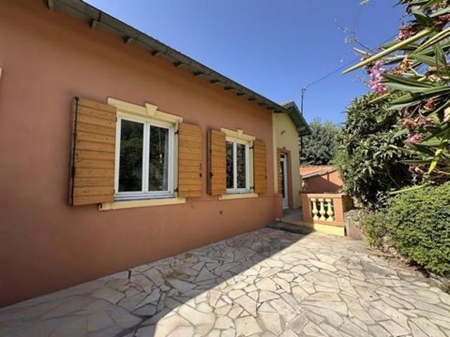 Maison de charme et familiale dans un oasis de verdure