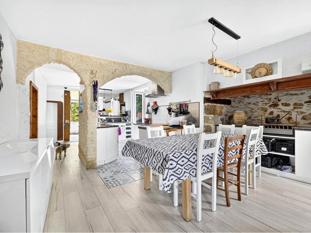 Maison de charme en coeur de village 167 m2 Résidence pr. 168m² Allassac